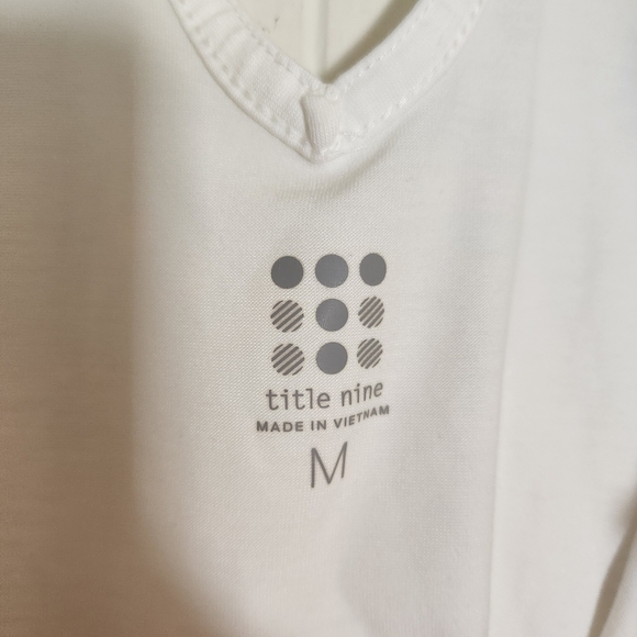 Title Nine White Yasumi Moisture Wicking Tank Medium Open Crossover Back - Picture 4 of 16